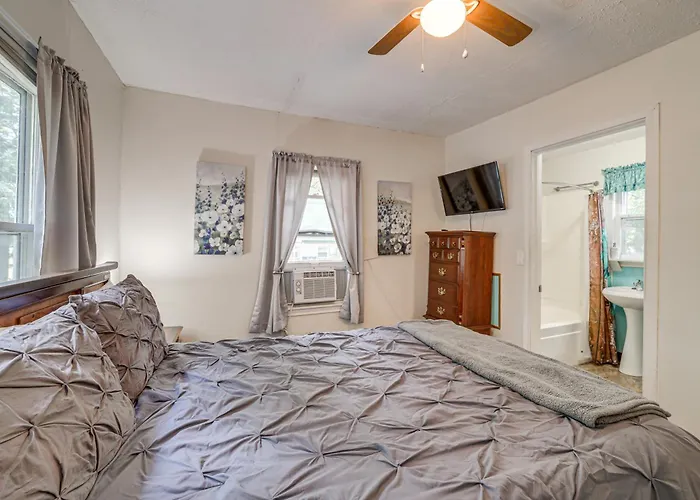 Cozy, Convenient! Near Dtwn & Route 66 Holiday home Tulsa