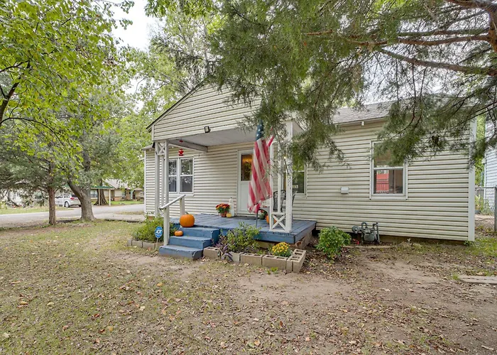 Cozy, Convenient! Near Dtwn & Route 66 Holiday home Tulsa